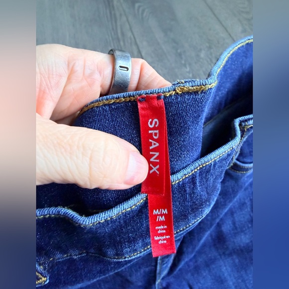 Spanx Pull on Flare Jeans in Blue Size Medium - Picture 5 of 6